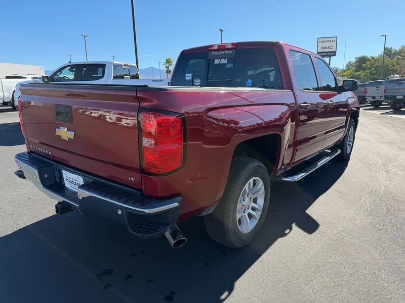 Used 2018 CAJUN RED TINTCOAT Chevrolet LT image 3