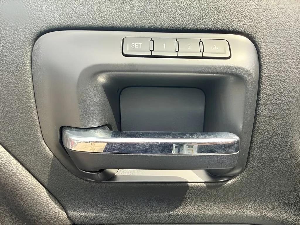 Used 2018 SUMMIT WHITE Chevrolet LTZ image 11
