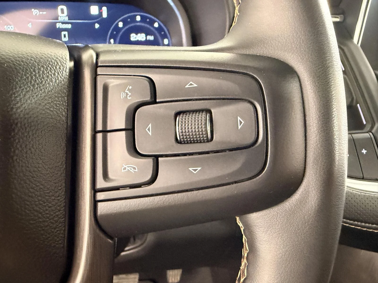 Used 2023 White Frost Tricoat GMC AT4 image 28