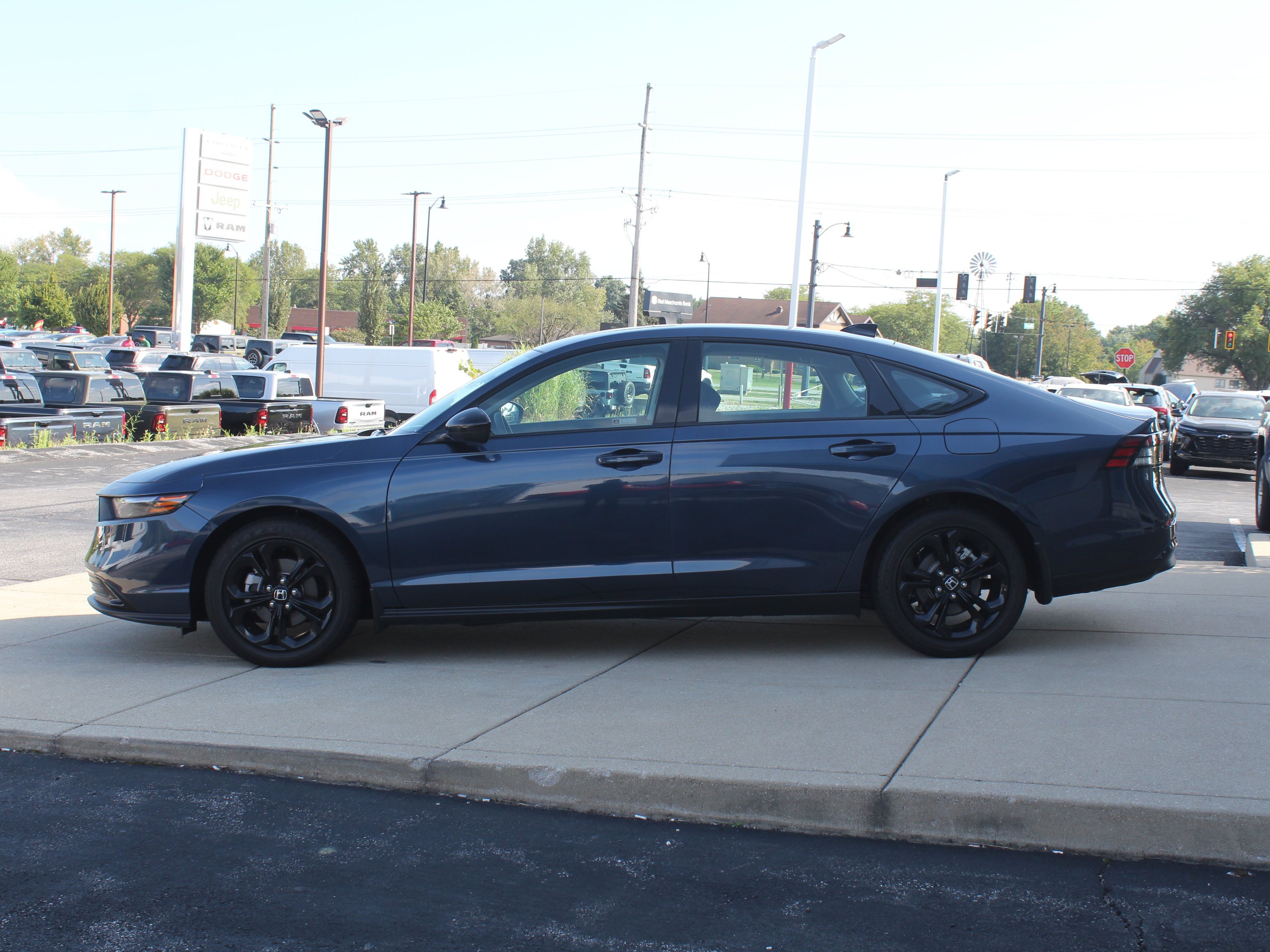 Used 2025 Blue Honda SE image 9