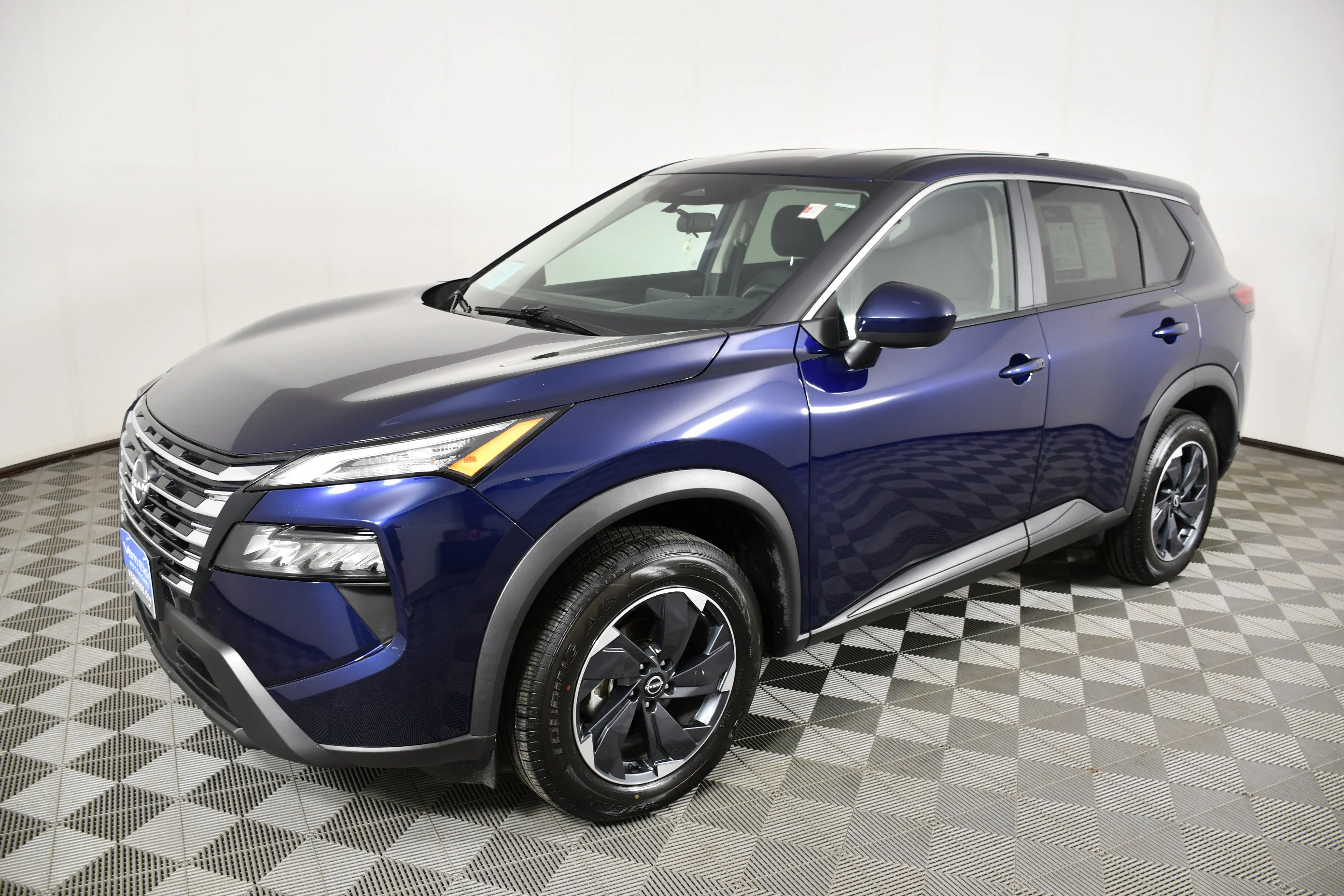 Used 2025 Deep Ocean Blue Pearl Nissan SV image 10