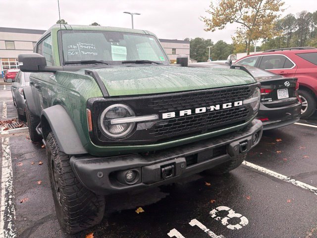 Used 2023 Eruption Green Metallic Ford Wildtrak image 2