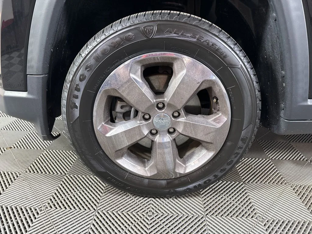 Used 2019 Black Jeep Latitude image 20