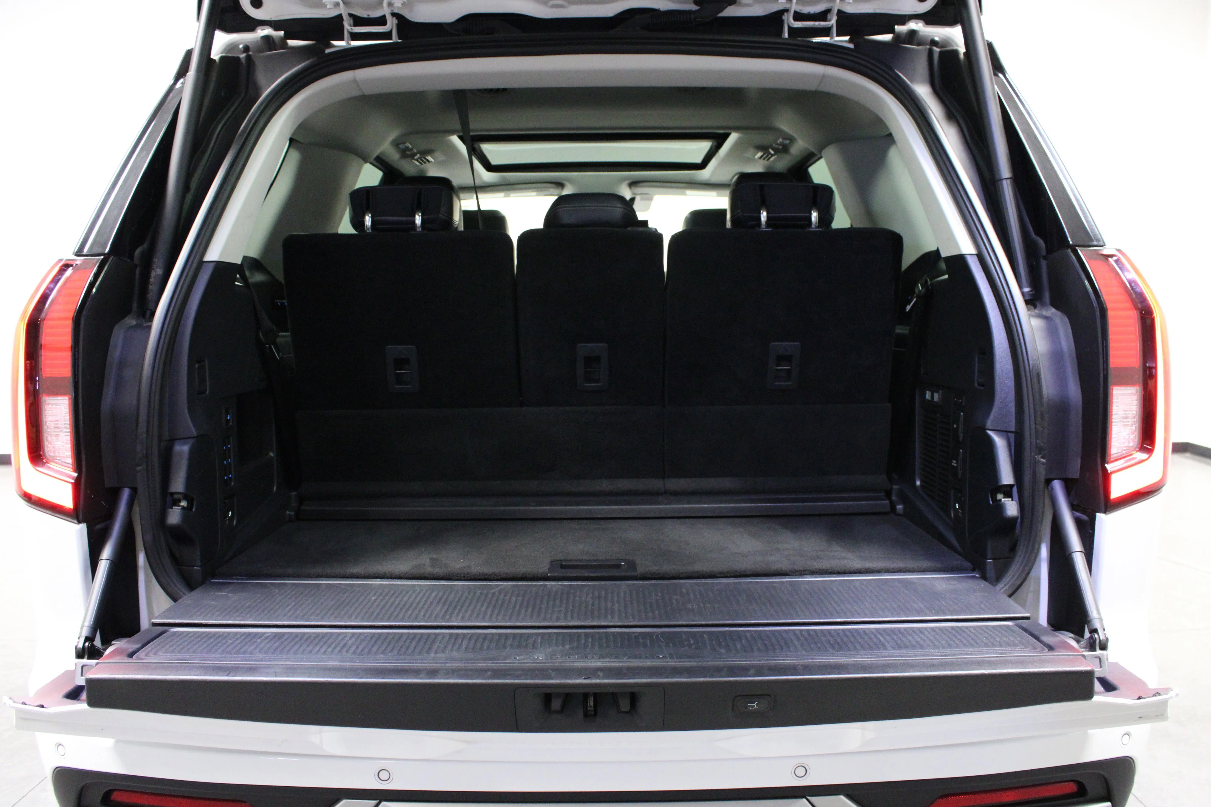 Used 2025 Oxford White Ford Platinum image 15