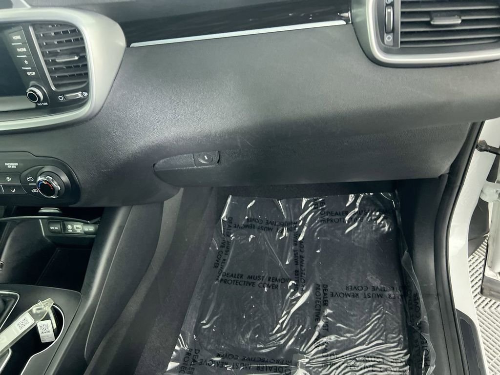 Used 2019 White Kia LX image 31