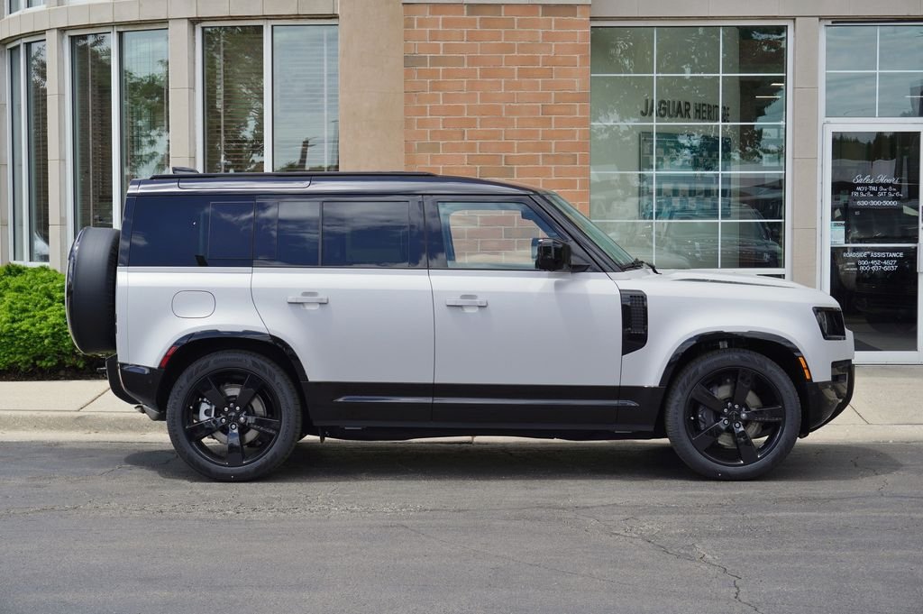 Used 2026 Gray Land Rover X-Dynamic SE image 7
