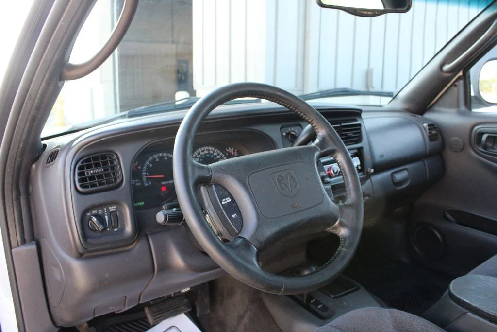 Used 2000 Dodge Dakota SPORT with VIN 1B7GG22N5YS706248 for sale in Lenoir City, TN
