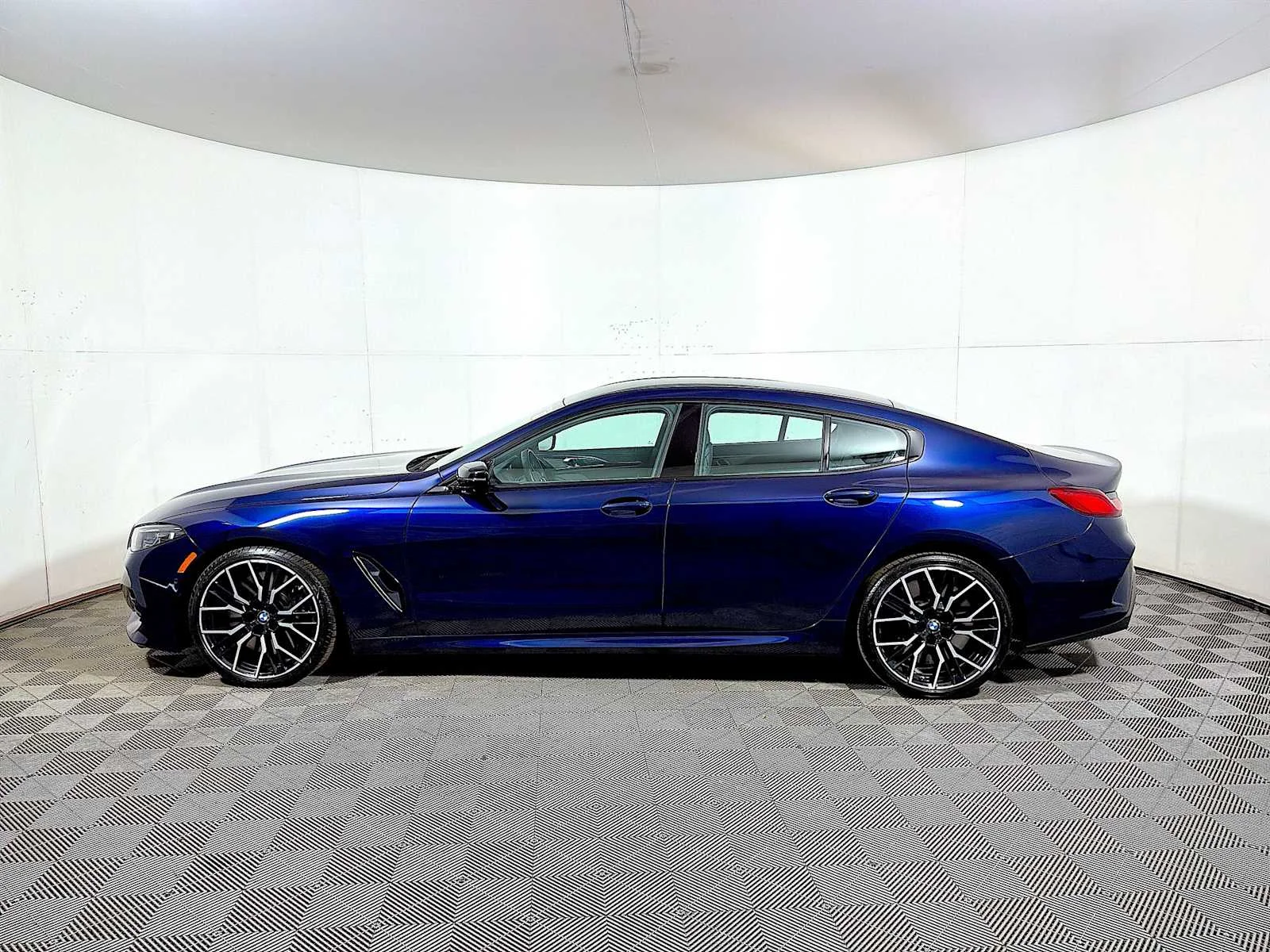 Used 2026 Tanzanite Blue II Metallic BMW M850i image 4