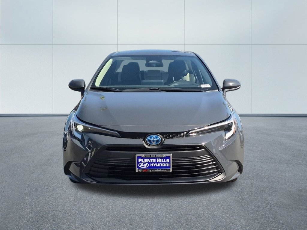Used 2025  Toyota LE image 2