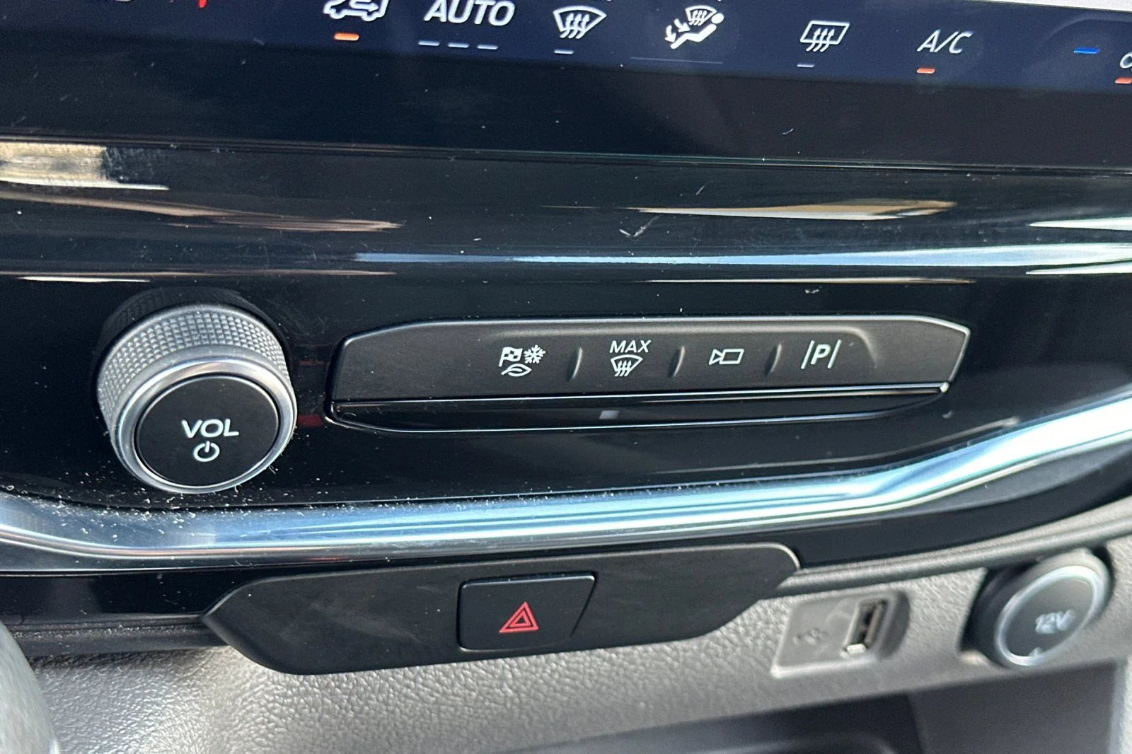 2023 Ford Transit Passenger Van XLT - Photo 23