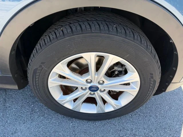 Certified Used 2018 Blue Metallic Ford SE image 11