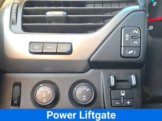 Used 2018 SILVER ICE METALLIC Chevrolet Premier image 26