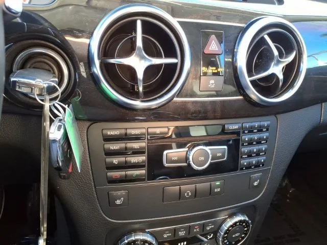 Used 2015 White Mercedes-Benz 4MATIC® image 23