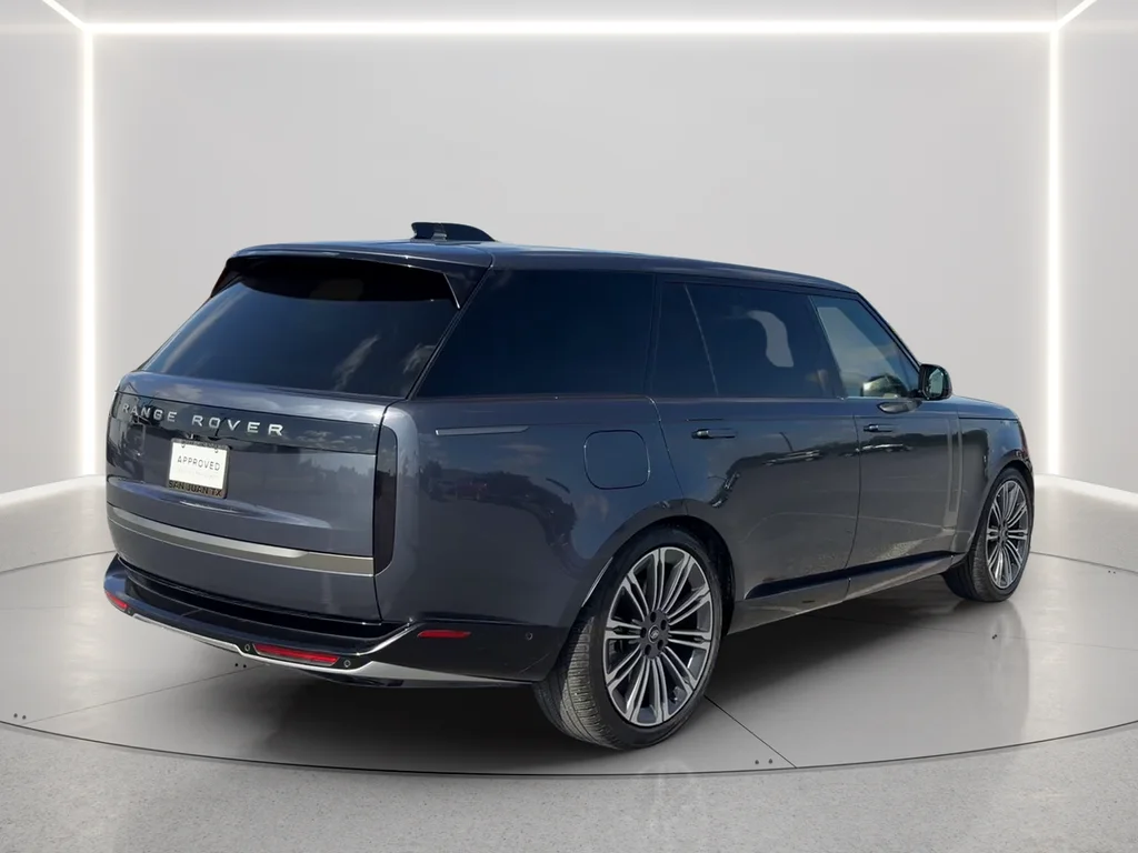 Used 2024 Blue Land Rover SE image 5