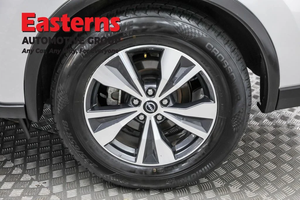 Used 2023 Silver Nissan SV image 31