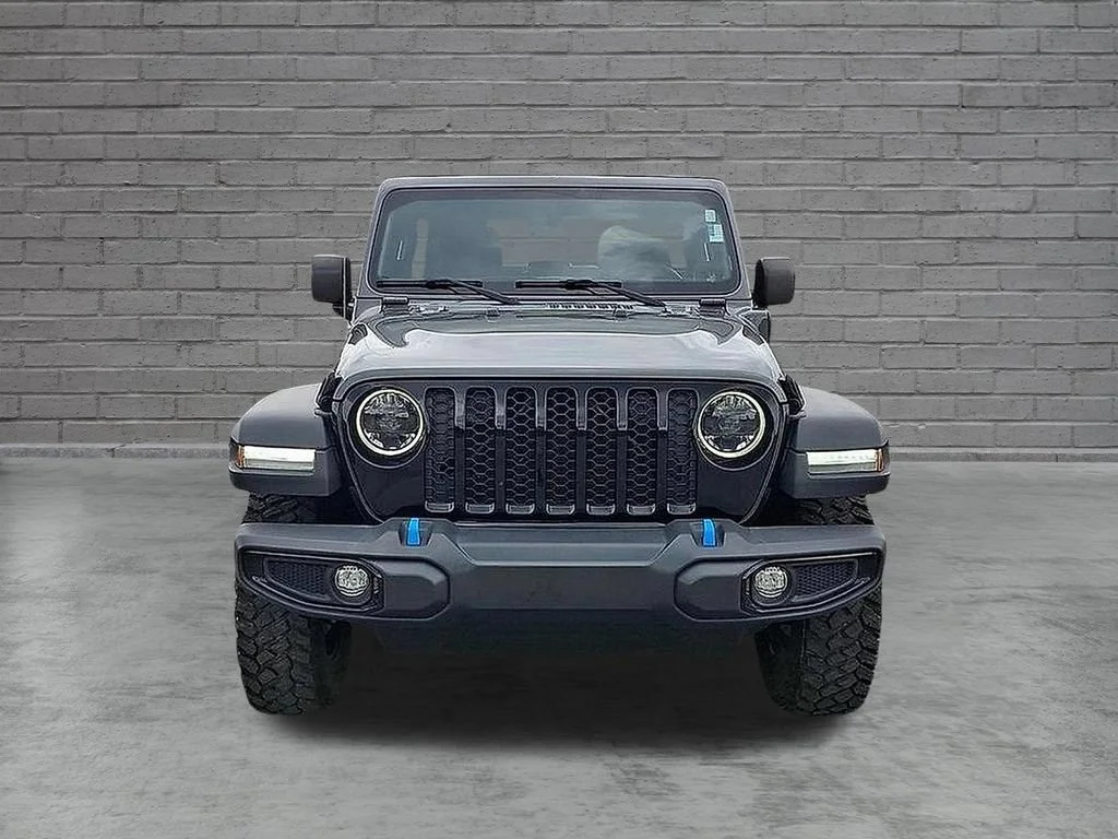 Used 2023 Gray Jeep 4x4 image 6