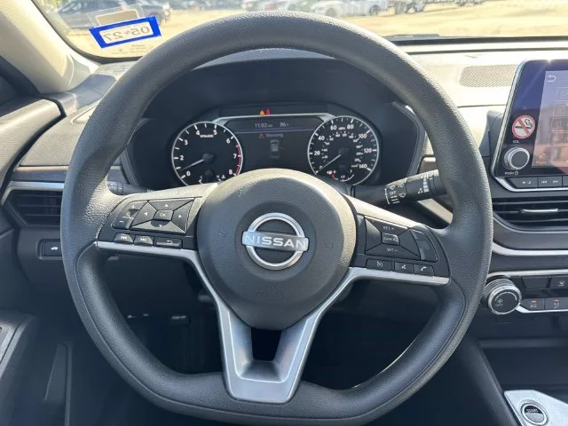 Used 2025 Gray Nissan 2.5 SV image 31