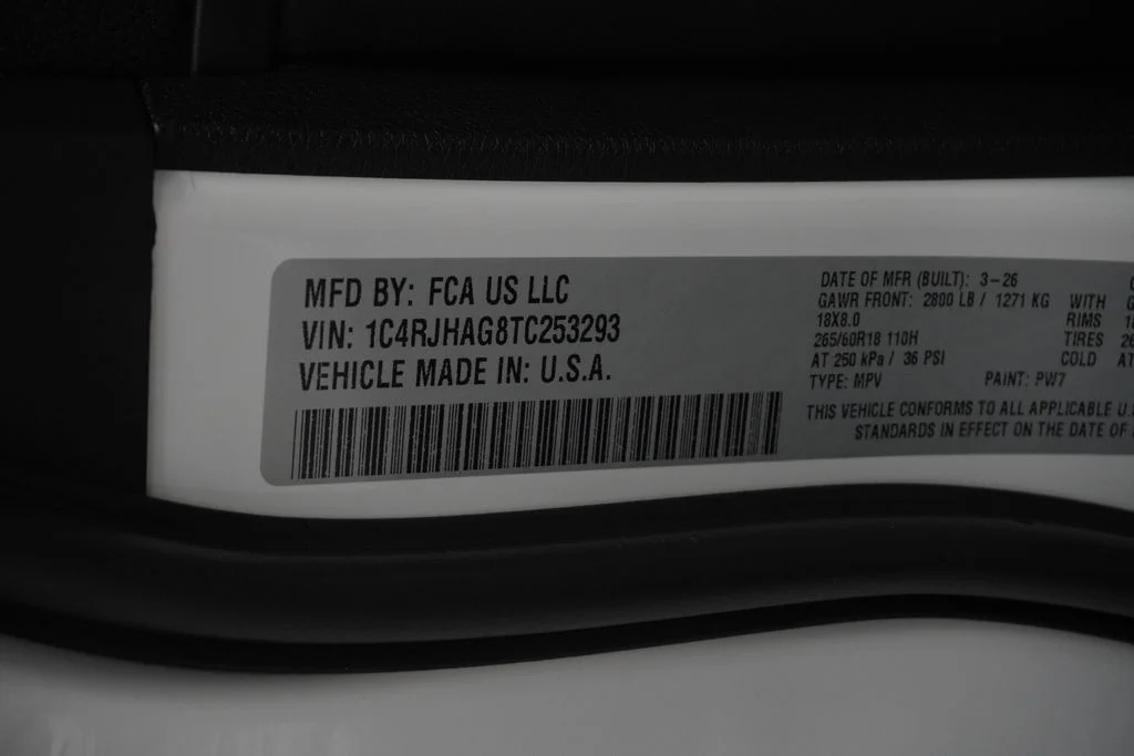 New 2026 Bright White Clear-Coat Exterior Paint Jeep Laredo X image 40