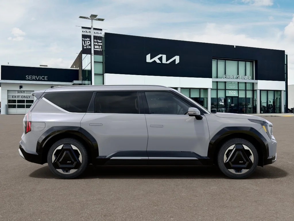 New 2026 Wolf Gray Kia Land AWD image 7