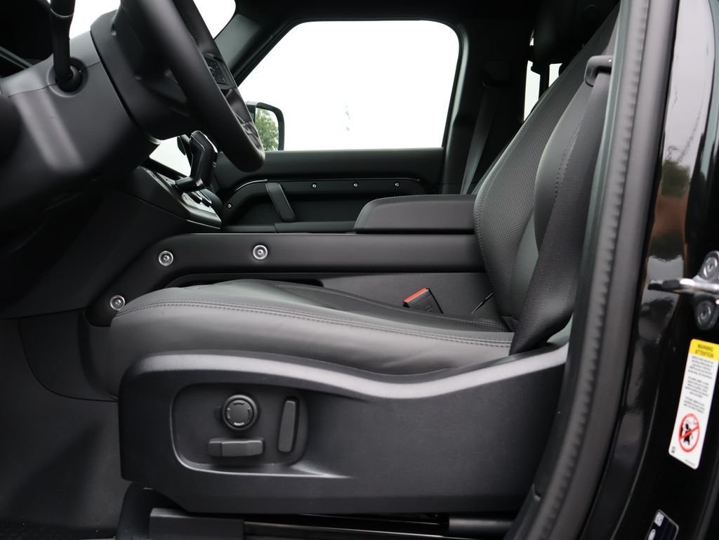 New 2026 Santorini Black LAND ROVER X-Dynamic SE image 36