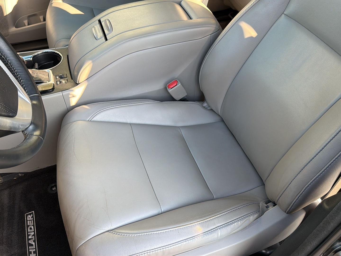 Used 2017 Midnight Black Metallic Toyota XLE image 31