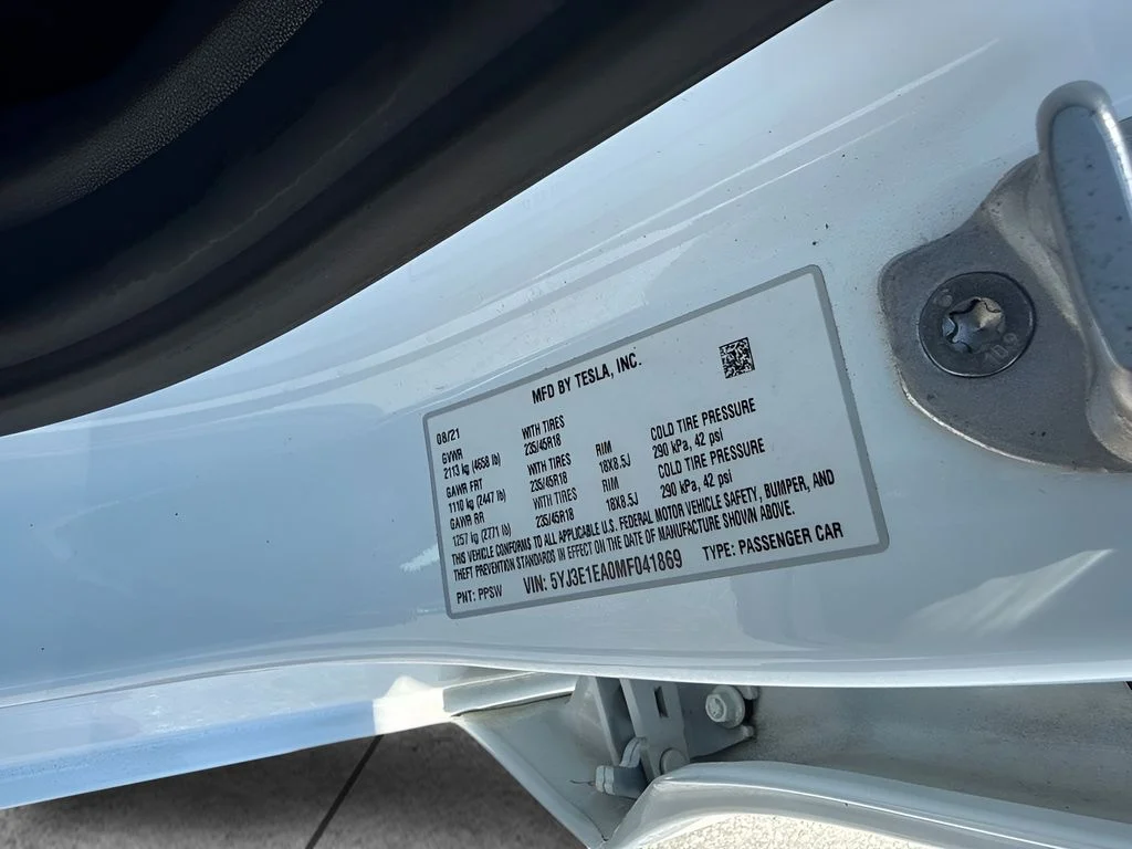 Used 2021  Tesla Standard Range Plus image 26
