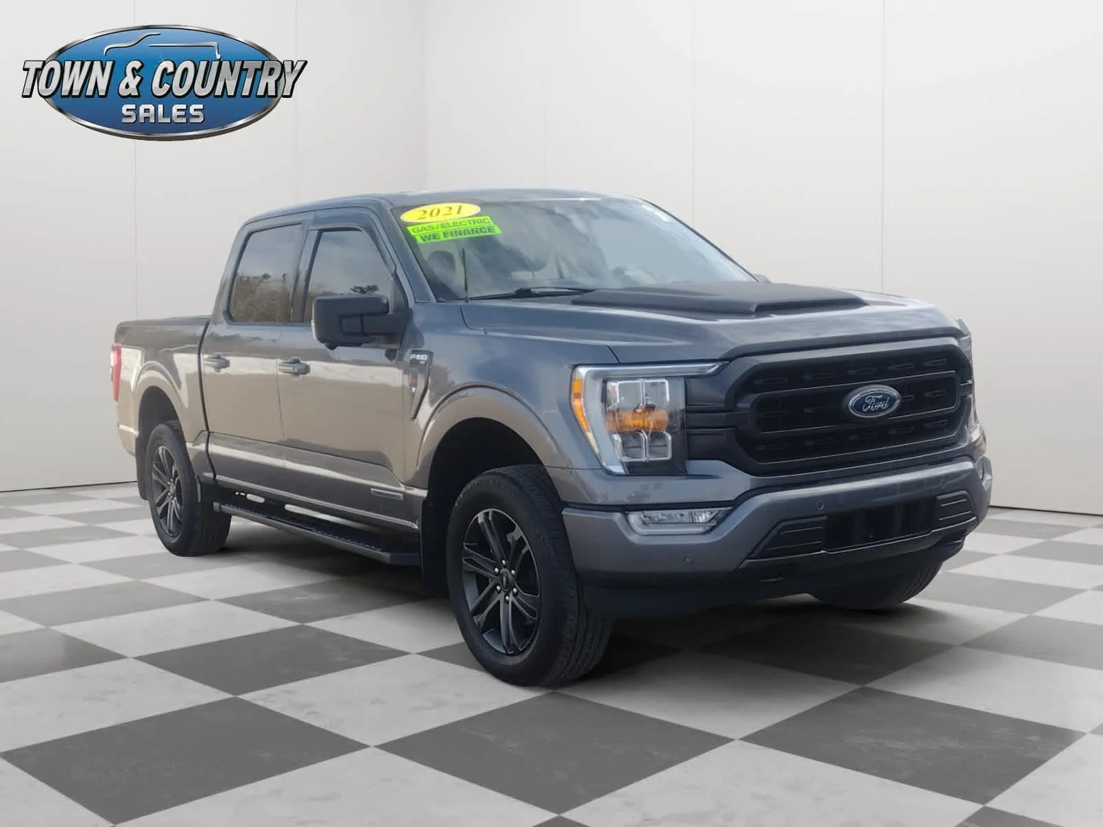 2021 Ford F-150 XLT 4x4 SuperCrew 145 in's photo