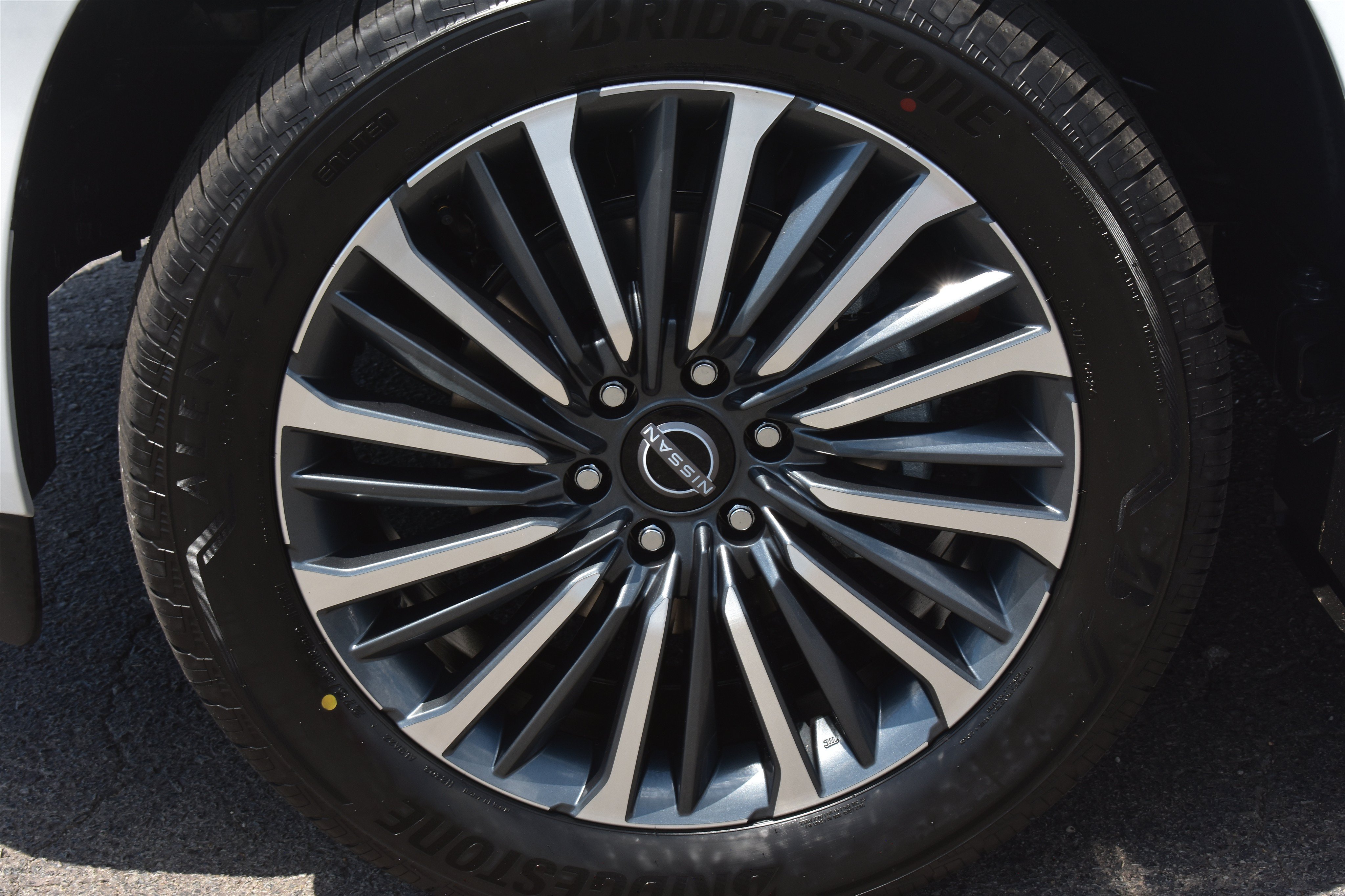 New 2026 Everest White TriCoat / Super Black Two-tone Nissan Platinum Reserve image 10