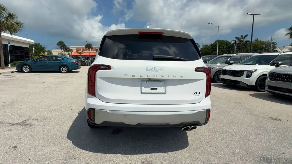 Used 2024 White Kia S image 7