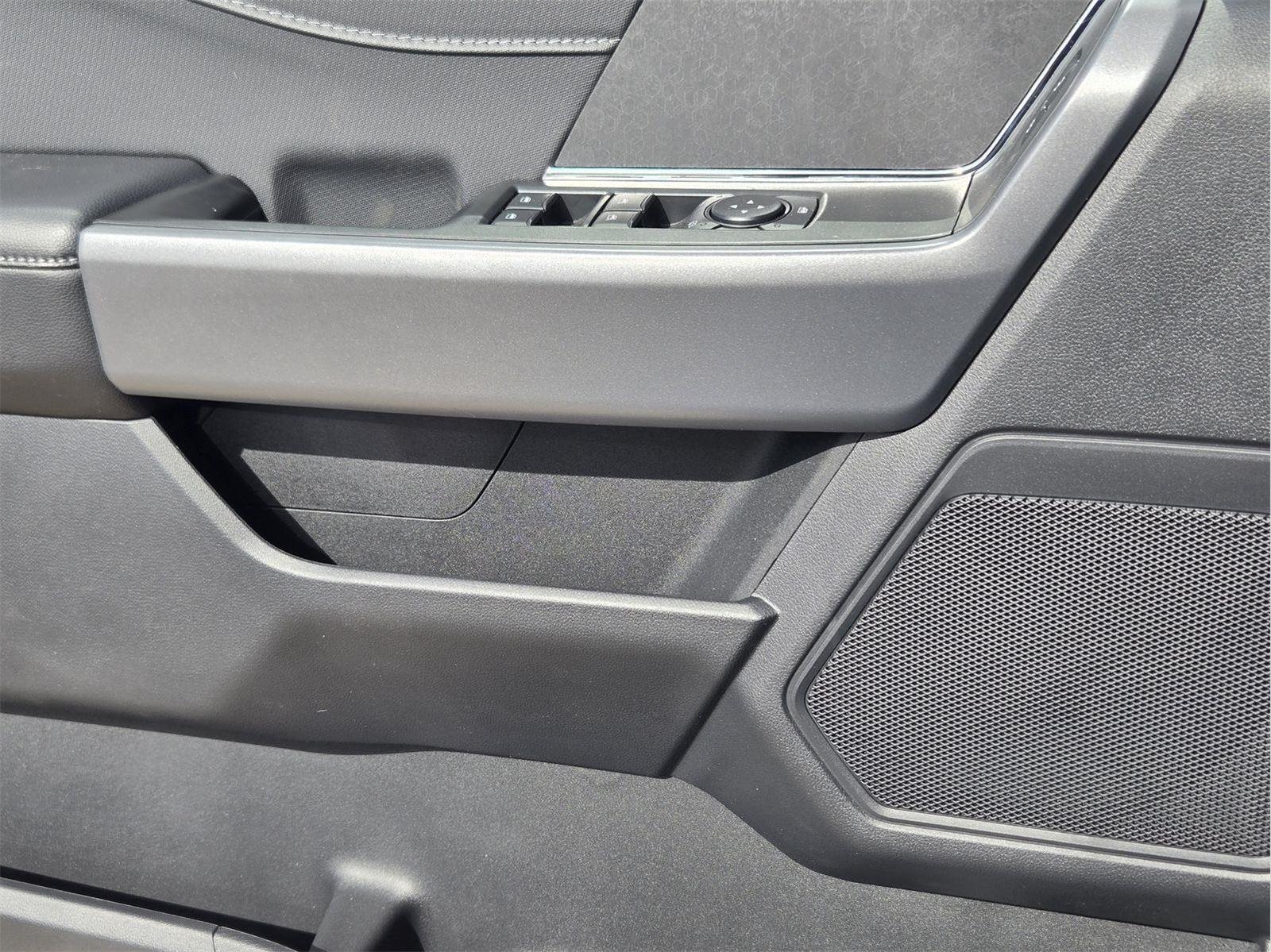 New 2026 Carbonized Gray Metallic Ford XLT image 15