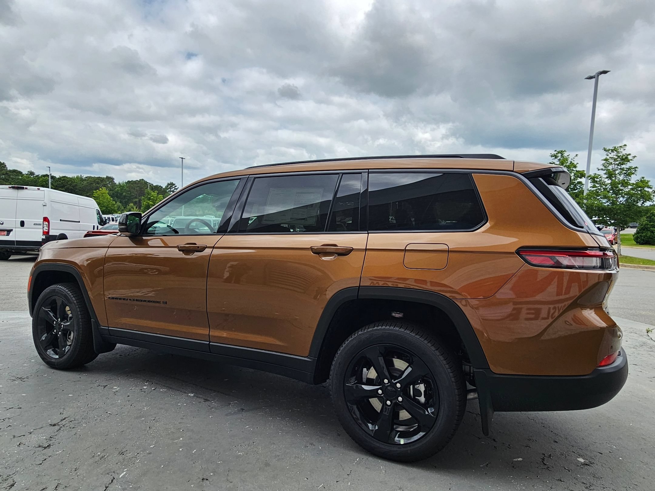 New 2026 Copper Shino Metallic Clear-Coat Exterior Paint Jeep Limited image 5