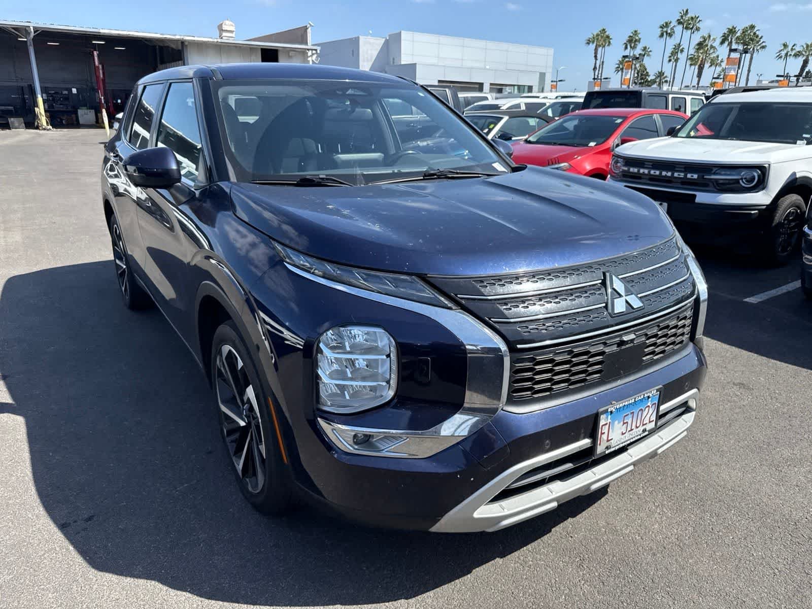 Used 2023 Cosmic Blue Metallic Mitsubishi SE image 8
