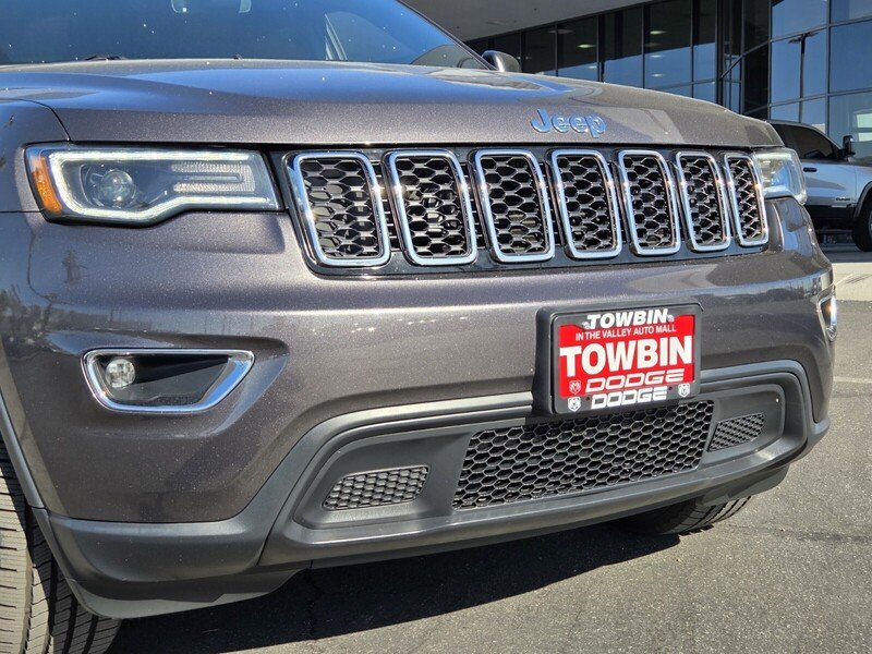 Used 2020 Gray Jeep Laredo E image 9