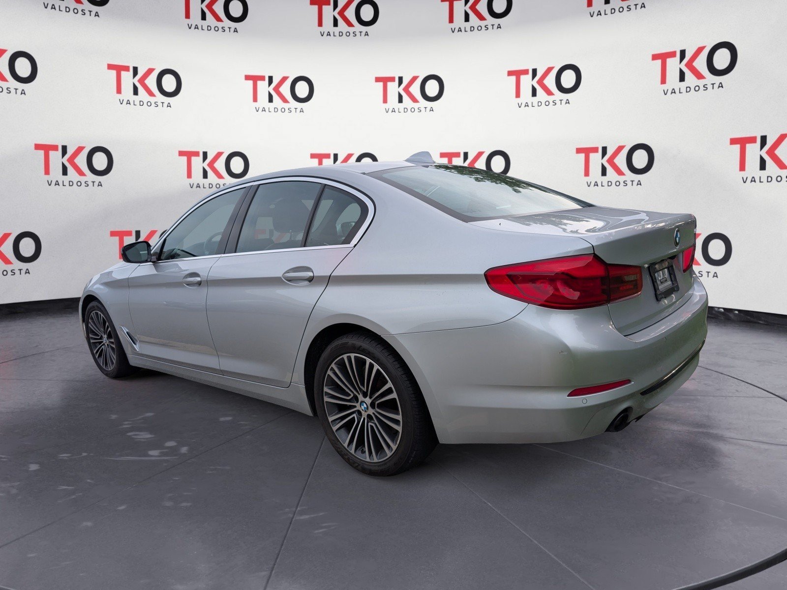 Used 2019 Silver BMW 530i image 4