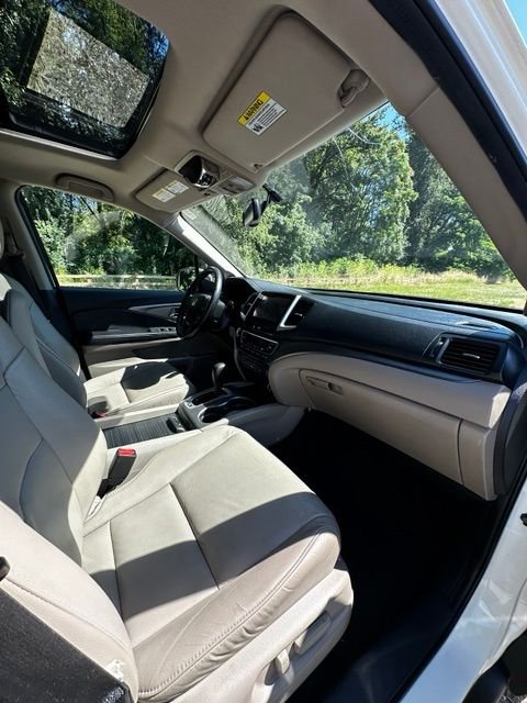Used 2016 White Honda EX-L image 24