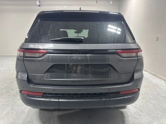 Used 2024 Gray Jeep Altitude X image 7