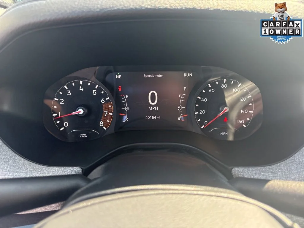 Used 2022 Silver Jeep Latitude Lux image 18