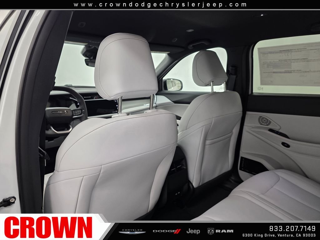 New 2026 Bright White Clear-Coat Exterior Paint Jeep Limited image 13