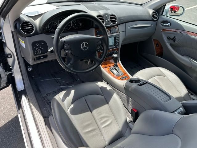 Used 2008 Gray Mercedes-Benz CLK 550 image 4