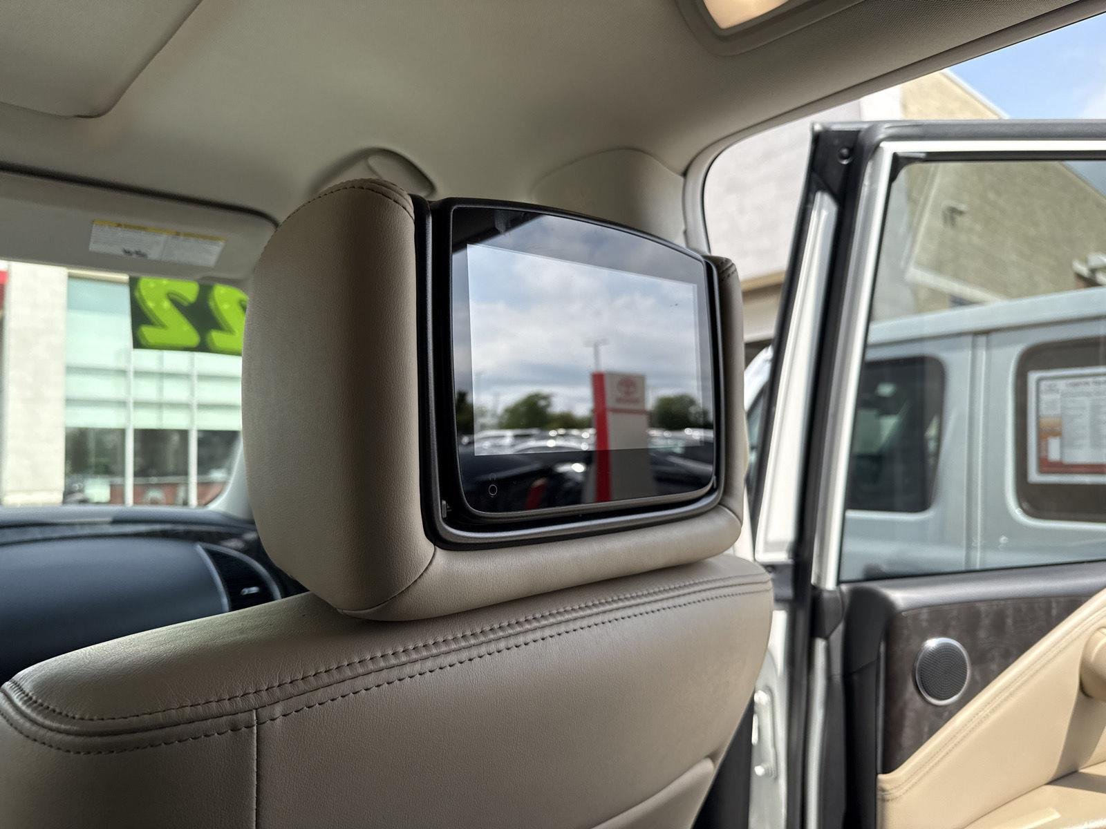 Used 2022 Aspen White TriCoat Pearl Nissan Platinum image 27