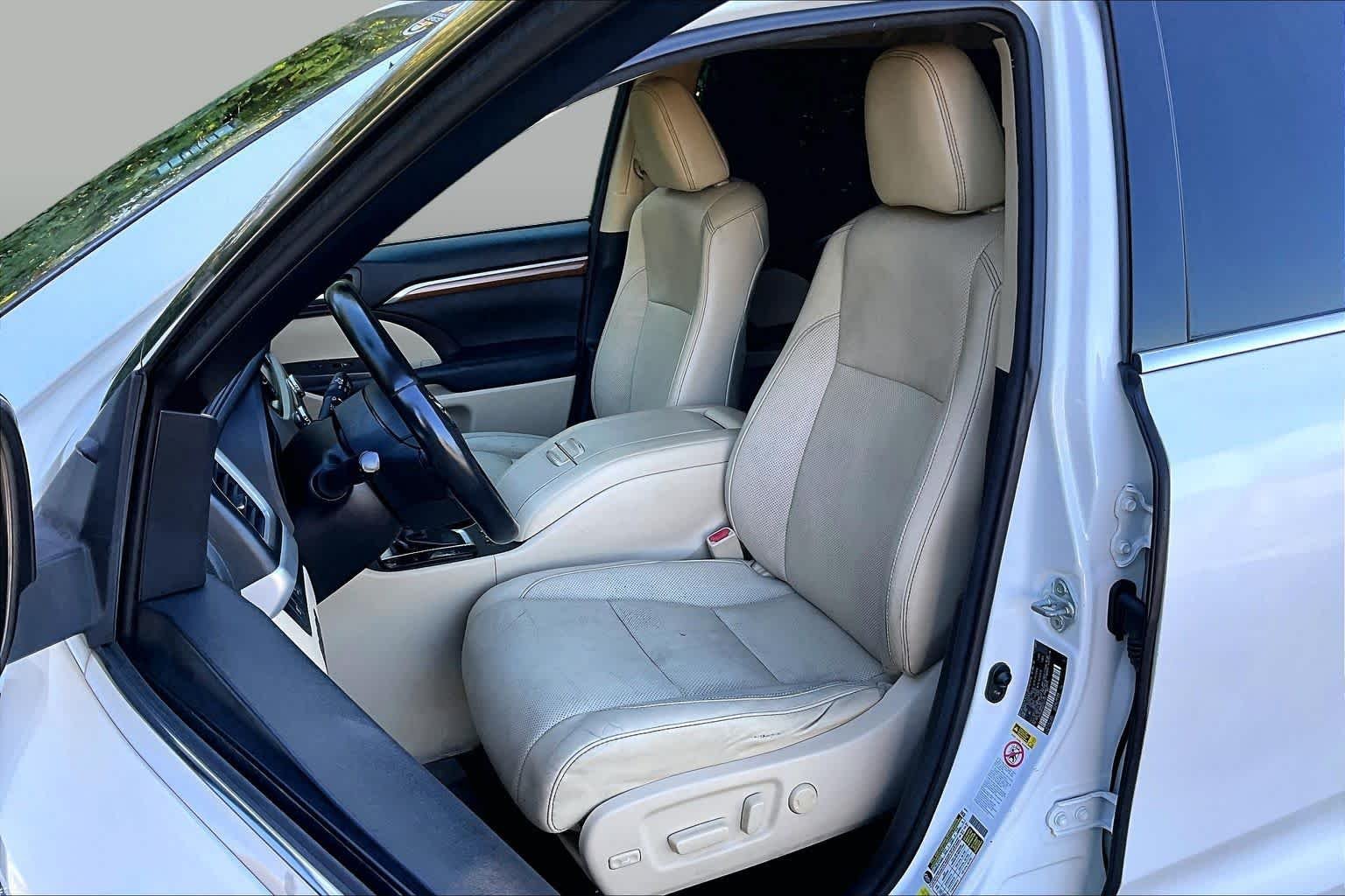 Used 2017 Blizzard Pearl Toyota Hybrid Limited Platinum image 9