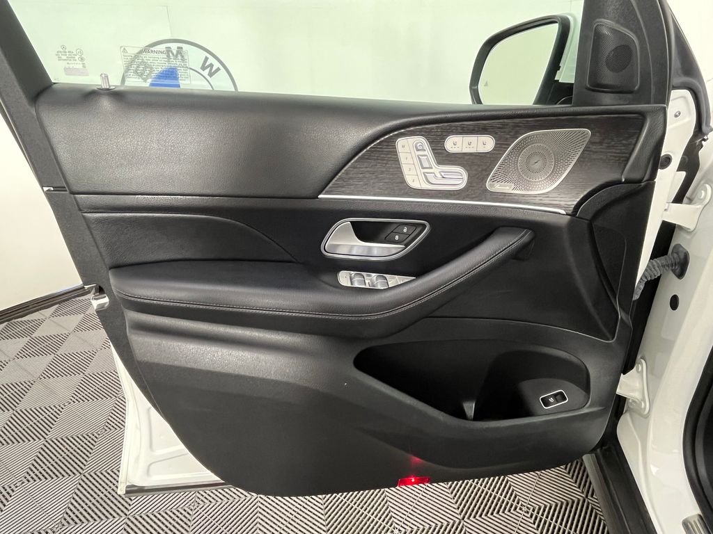 Used 2023  Mercedes-Benz GLS 450 image 24