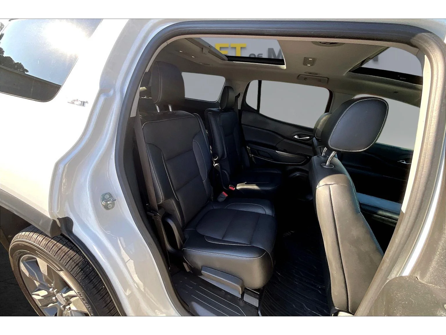 Used 2018 WHITE FROST TRICOAT GMC SLT image 19