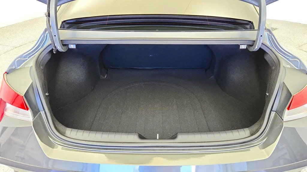 Used 2024 Amazon Gray Hyundai SEL IVT image 21