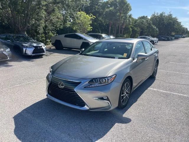 2017 Lexus ES 350 350's photo