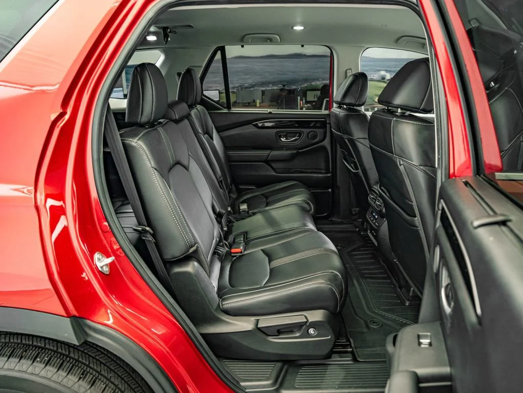 Used 2025 Radiant Red Metallic Ii Honda EX-L image 31