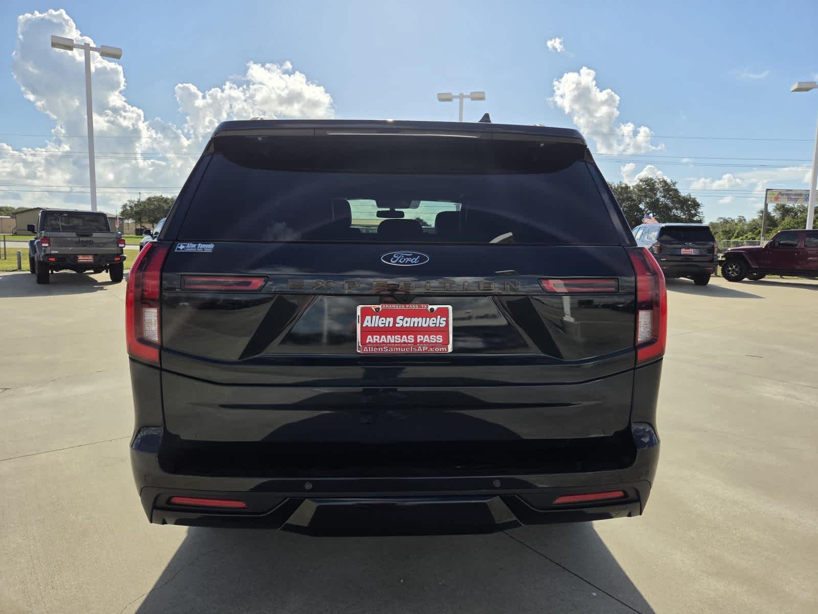 Used 2025 Agate Black Metallic Ford Tremor image 4