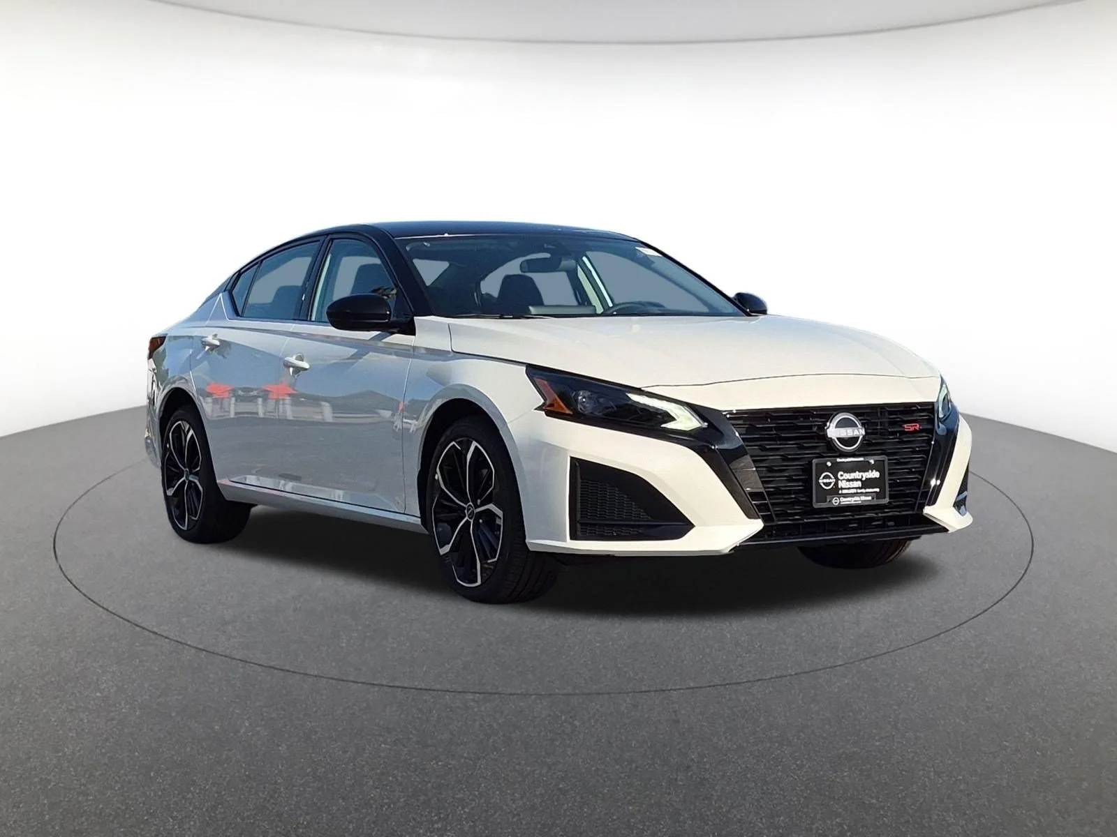 New 2026 Pearl White/Super Black Nissan 2.5 SR image 4
