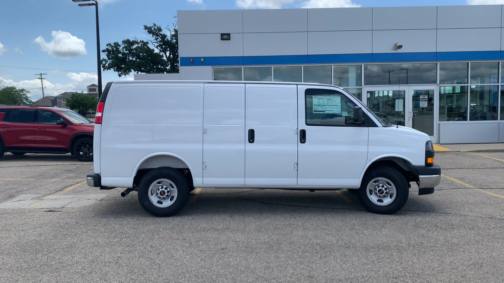 2025 GMC Savana Cargo Work Van - Photo 33