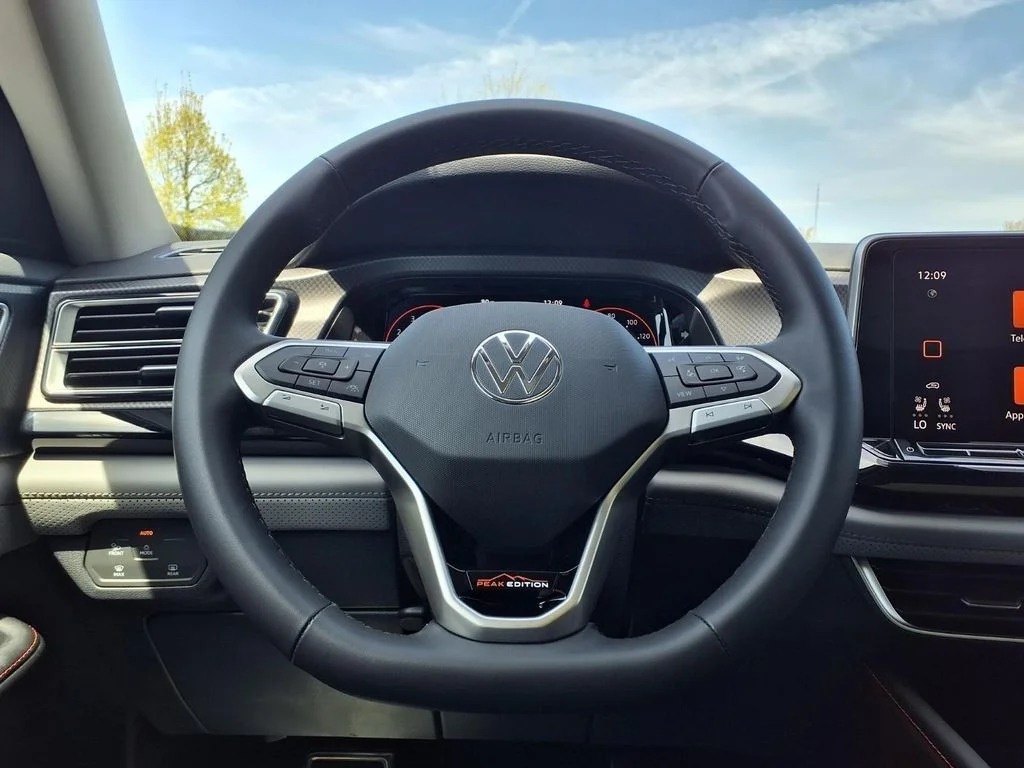 New 2026 Deep Black Pearl Volkswagen 2.0T Peak Edition image 13